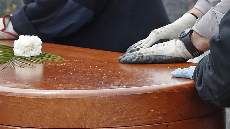 Madrid entierra a 59 fallecidos con coronavirus cuyos cuerpos no fueron reclamados