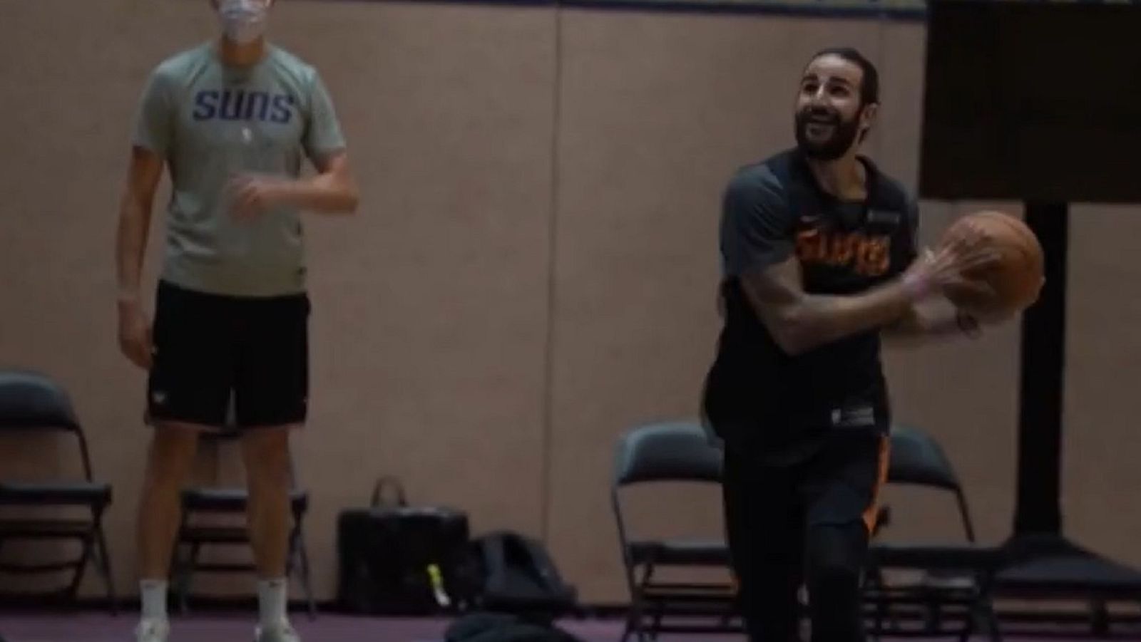 Ricky Rubio ya entrena con los Suns
