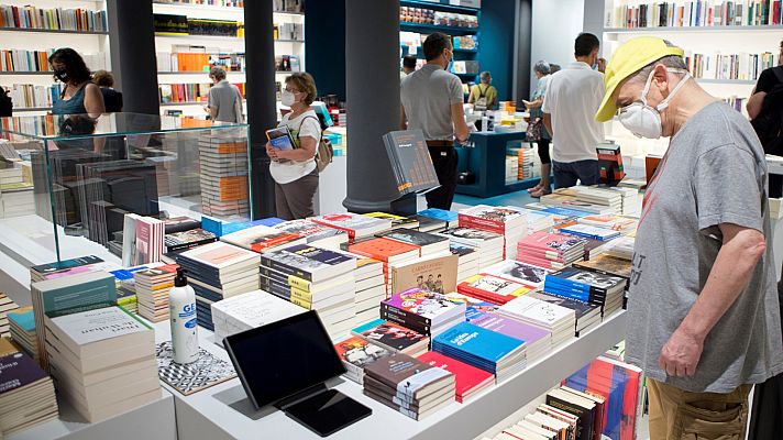 Telediario 1 - El Día del Libro más veraniego de la historia se celebra con restricciones