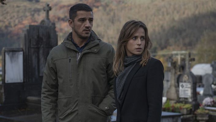 Telediario 1 - 'Ofrenda a la tormenta', la última entrega de la 'Trilogía del Baztán', se estrena en una plataforma digital