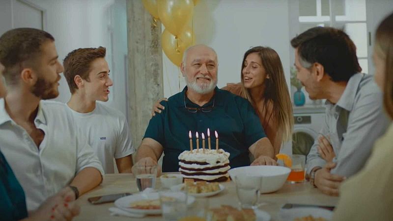 Canarias lanza una campaña para evitar contagios: "Una simple reunión puede traerte de regalo 40 días en coma" 