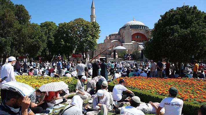 Telediario 1 - Una Santa Sofía de Estambul reconvertida en mezquita ha acogido su primer rezo musulmán en 86 años
