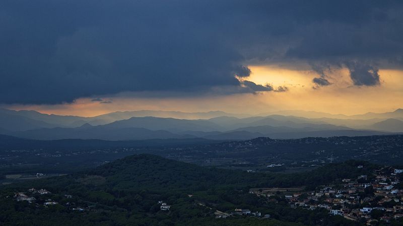 Posibilidad de tormentas localmente fuertes en el Pirineo Catalán - Ver ahora