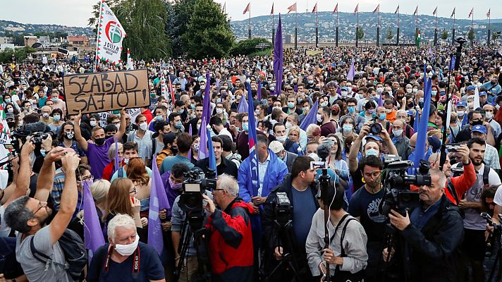 Telediario 1 - Dimite casi toda la plantilla de una web de noticias húngara