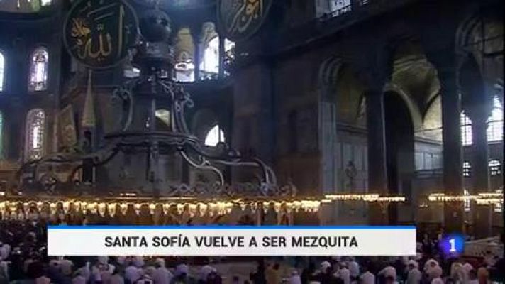 Telediario 1 - Miles de personas participan en el primer rezo musulmán en Santa Sofía, que vuelve a ser una Mezquita