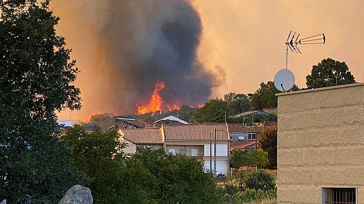 Telediario 1 - Más de 450 hectáreas han ardido ya en Monterrei (Ourense)