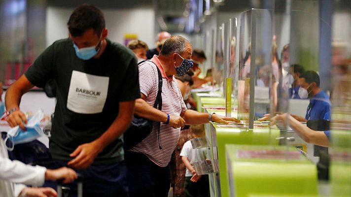 Informativo 24h - Los turistas británicos, desconcertados por la cuarentena