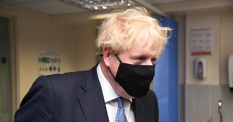 Johnson reconoce errores en su gestión de la pandemia del coronavirus en Reino Unido