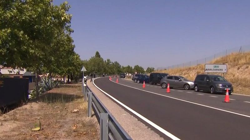 Hallan a dos personas muertas y a otra herida grave en una cuneta de Madrid