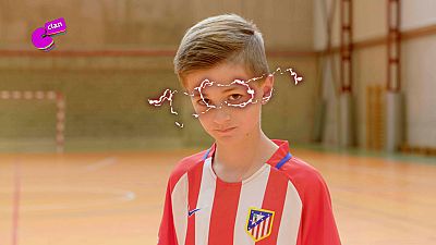 Julián, apunta, dispara y ¡goool! - Club Clan | Ver