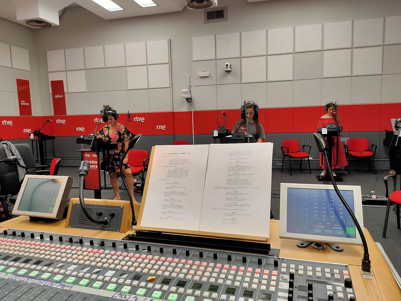 Detrás de las cámaras: así se grabó 'Amantes' - Acacias 38 | Ver