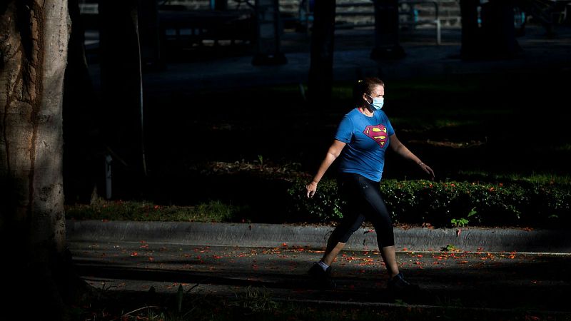 La crisis del coronavirus deja sin empleo a más mujeres que hombres