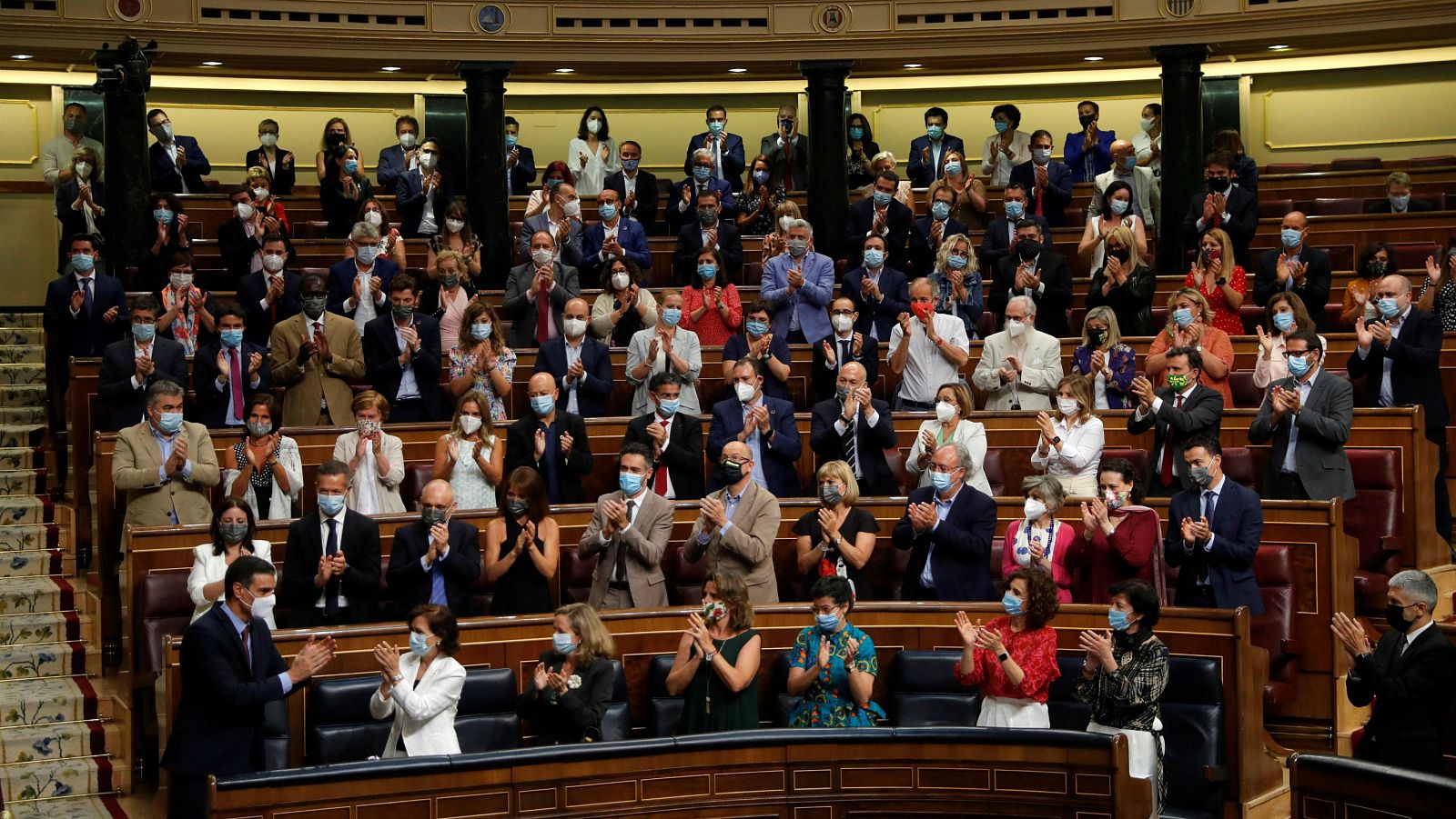 La bancada del PSOE al completo protagoniza el pleno del Congreso