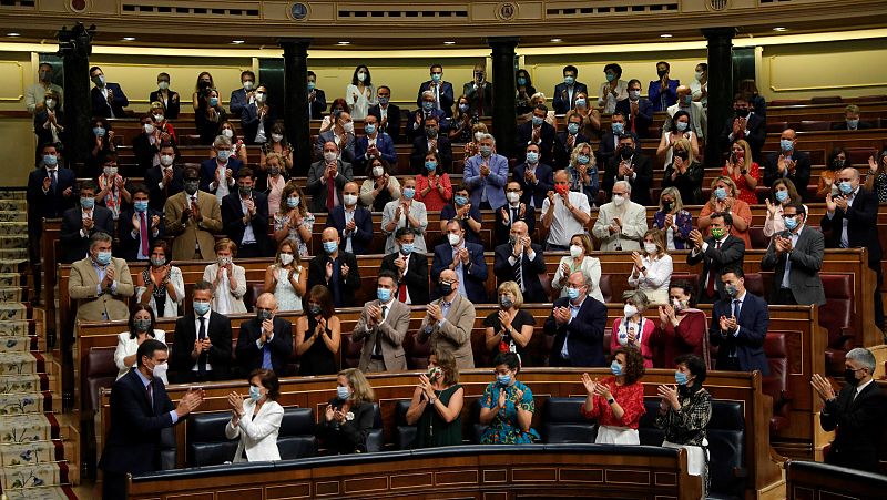 La bancada del PSOE al completo protagoniza el pleno del Congreso