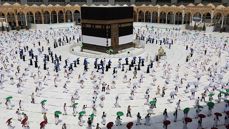 Mascarillas, distancia social y muchos controles en la peregrinación anual a La Meca