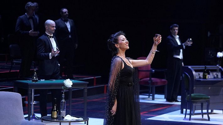 Telediario 1 - La soprano Lisette Oropesa se convirte en la primera mujer que hace un bis en el Teatro Real