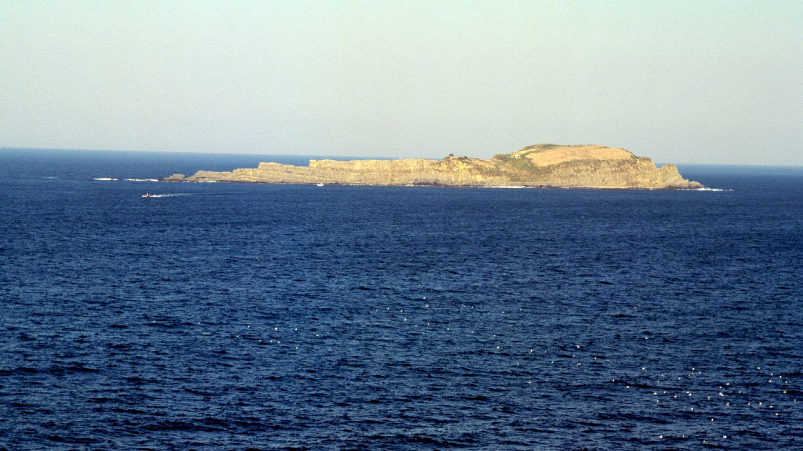 La Isla de Ízaro o Isla de los Amantes: visitamos la costa vasca