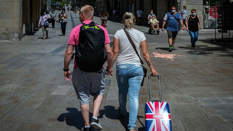 Simón se disculpa con el sector turístico por agradecer a la otros países que no viajasen a España - RTVE.es - La tarde en 24h | Ver