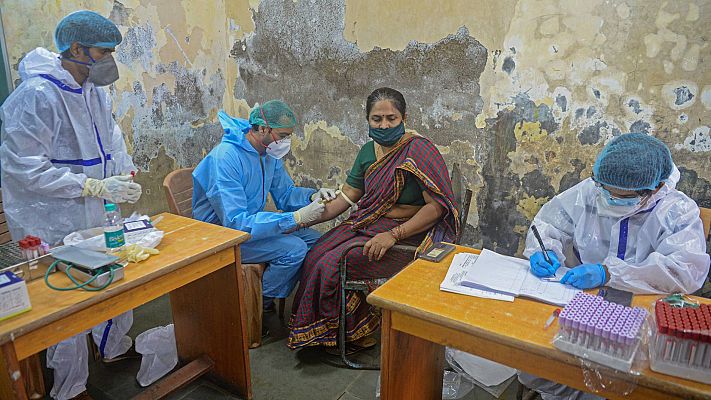 Telediario 1 - El coronavirus golpea con fuerza a los más pobres en India, el tercer país con más casos