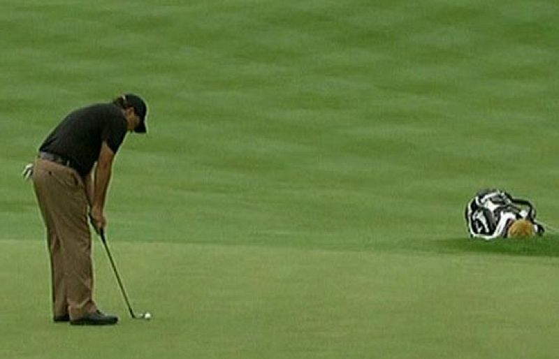 El irlandés Pedraig Harrington es el líder del Bridgestone Invitational, que se celebra en Estados Unidos. Los españoles están lejos de la cabeza.
