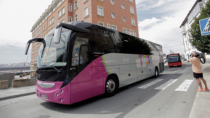 Ocho de los 33 integrantes del Fuenlabrada que han recibido el alta en A Coruña abandonan el hotel