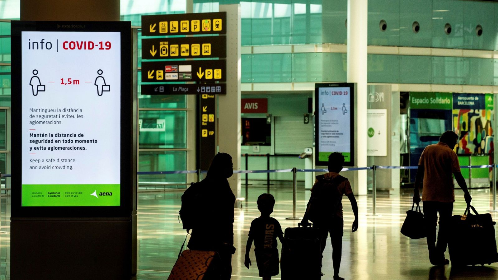 Las tiendas de las estaciones de tren y los aeropuertos sufren un desplome en las ventas de hasta un 80%