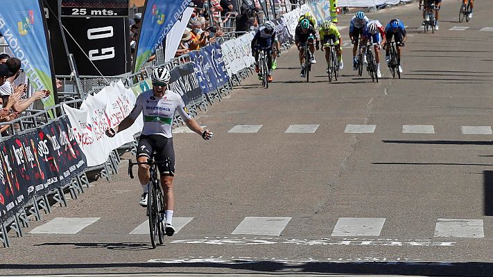 Ciclismo - Bennet se lleva la cuarta etapa con un sprint inalcanzable