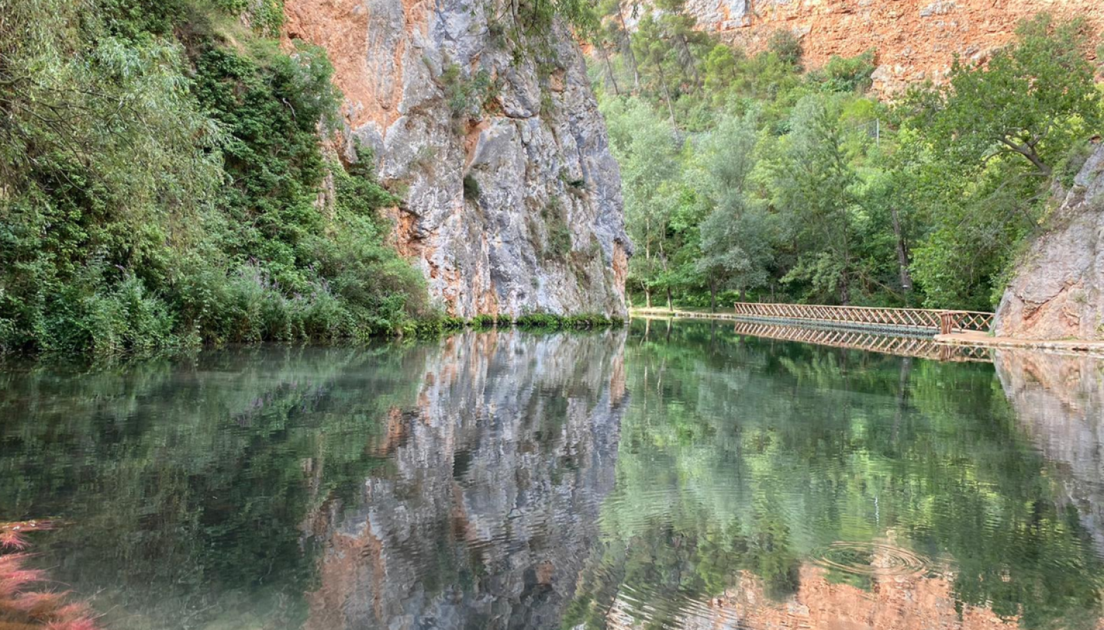 La primera piscifactoría de España se fundó en el Monasterio de Piedra