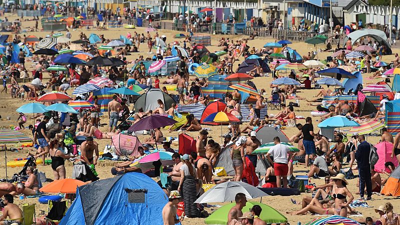 La cuarentena obliga a muchos británicos a pasar las vacaciones en Reino Unido