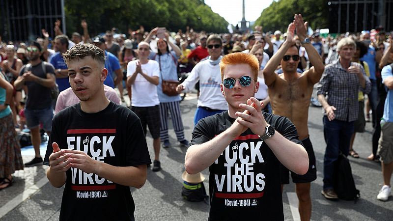 Miles de personas marchan en Berlín contras las restricciones por el coronavirus