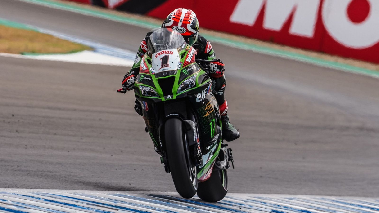 Rea se impone a Redding en la Superpole