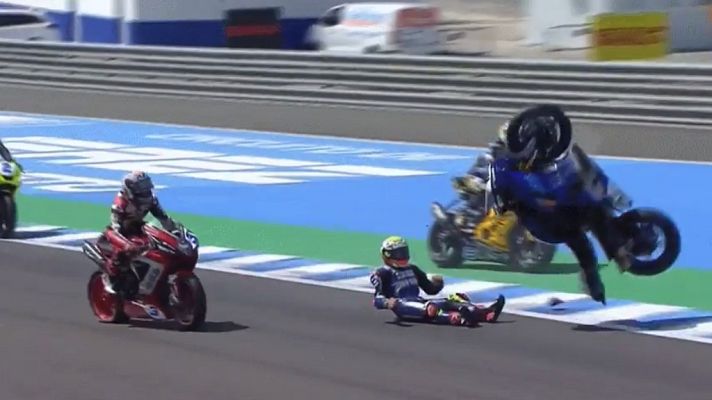  - Bassani choca por detrás con De Rosa