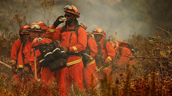 Informativo 24h - Un incendio forestal cerca de Los Ángeles obliga a evacuar a casi 8.000 personas