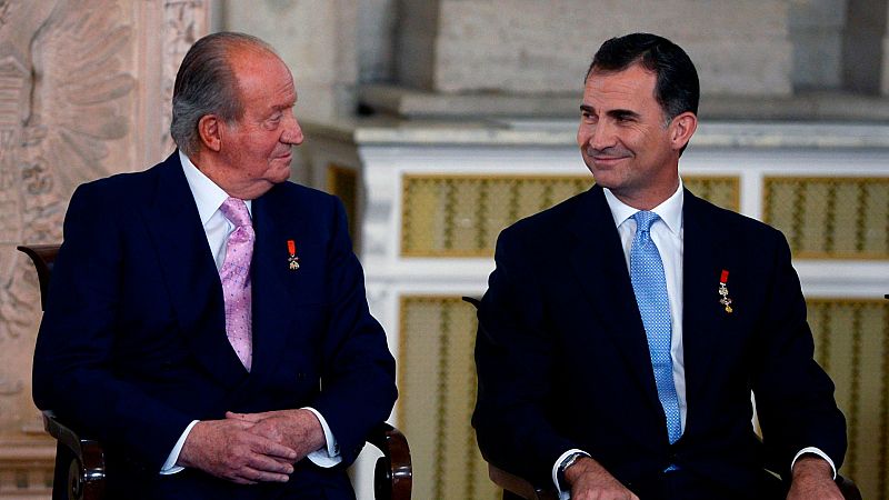 Juan Carlos I abandona España tras la investigación de sus finanzas - RTVE.es | Ver