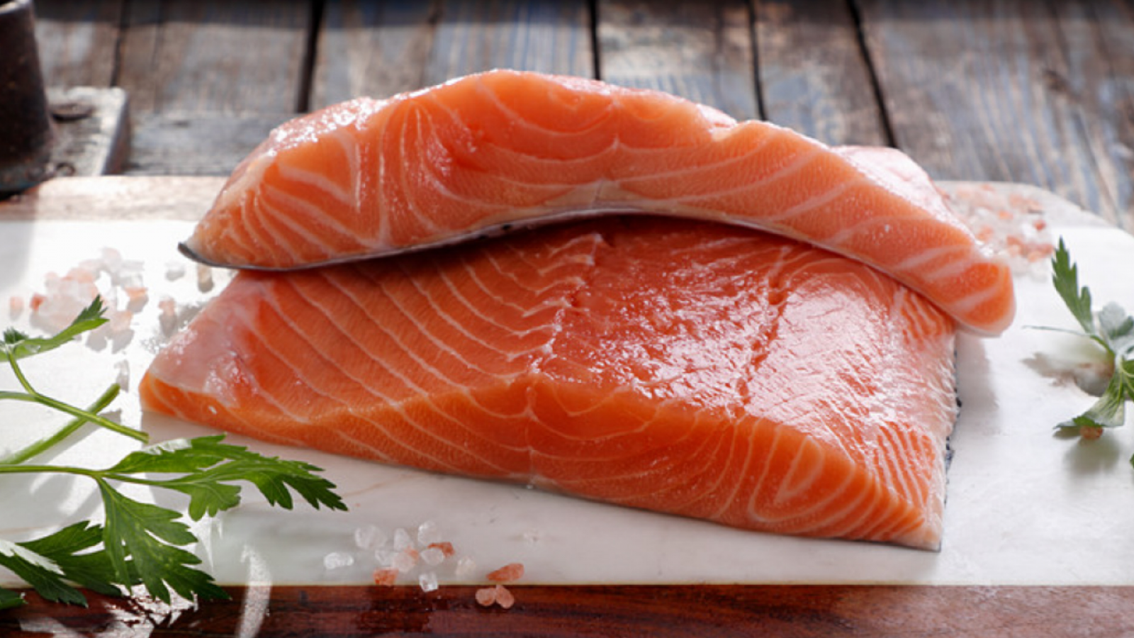 Hung Fai nos enseña los mejores cortes de salmón según la comida