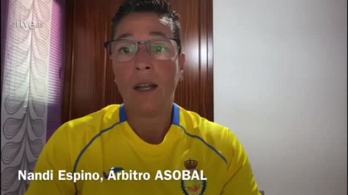 Nandi Espino, tercera mujer árbitro en la Liga Asobal: "Es un premio al trabajo constante"