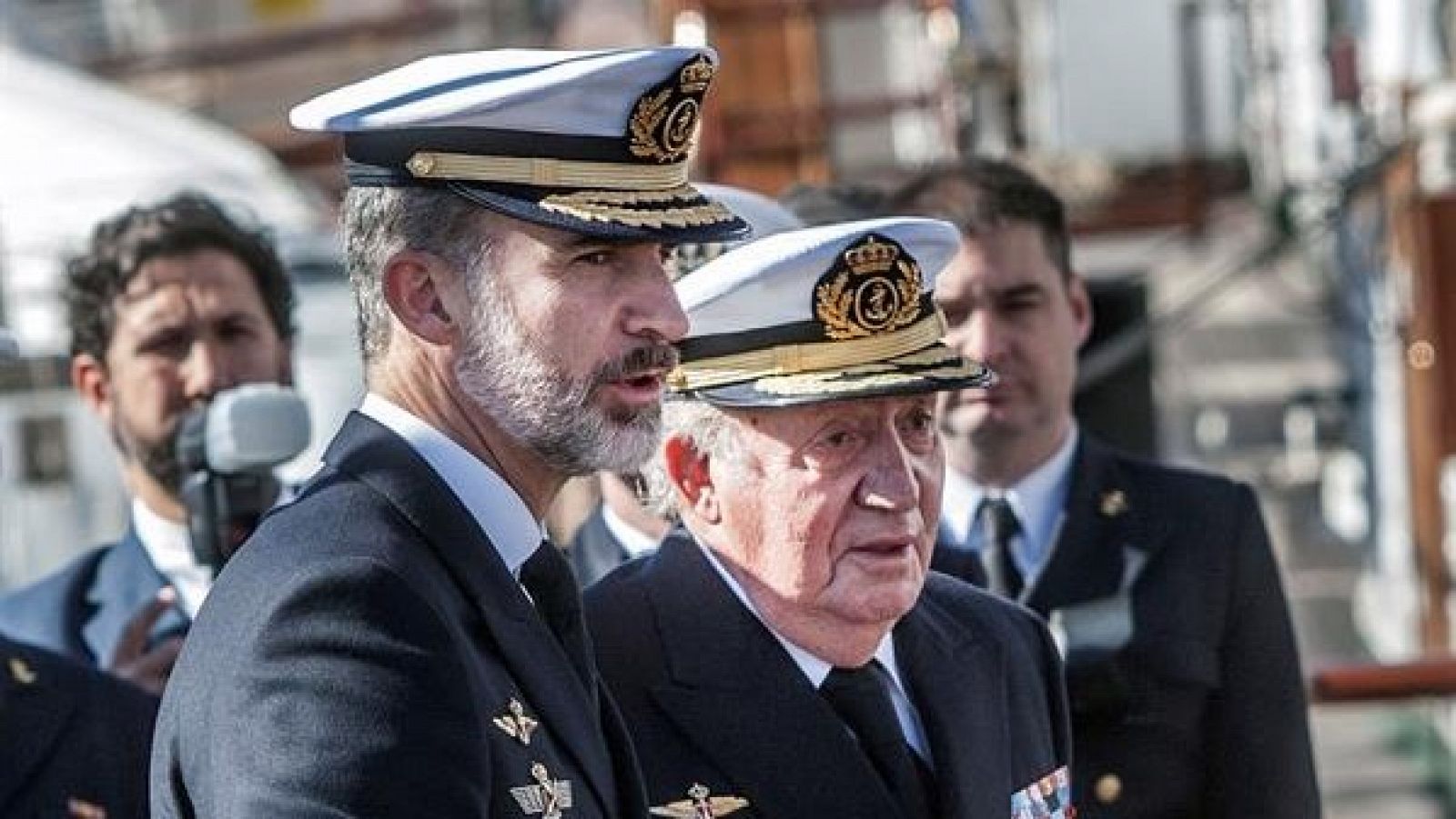 Felipe VI pactó con Juan Carlos I su salida de España en una reunión entre padre e hijo