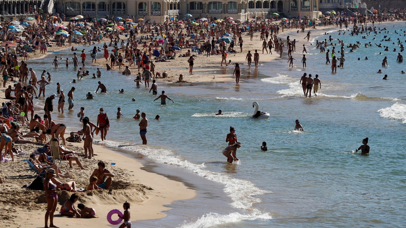 Las temperaturas vuelven a subir hoy en la Península  y en Baleares, poniendo en aviso a 38 provincias