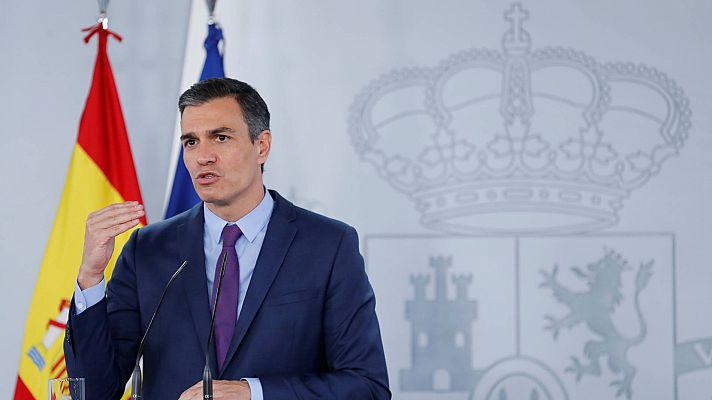 Sánchez llama a defender la Constitución y la Monarquía parlamentaria en una carta a los militantes