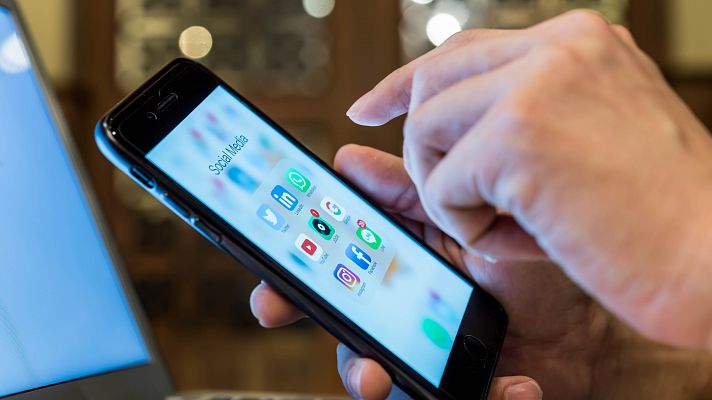 Telediario 1 - WhatsApp añade una lupa contra los bulos