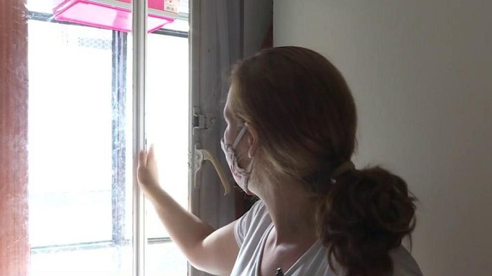 Telediario 1 - ¿Cómo pasan el verano las familias que viven en casas pequeñas, con poca ventilación y un mal aislamiento?