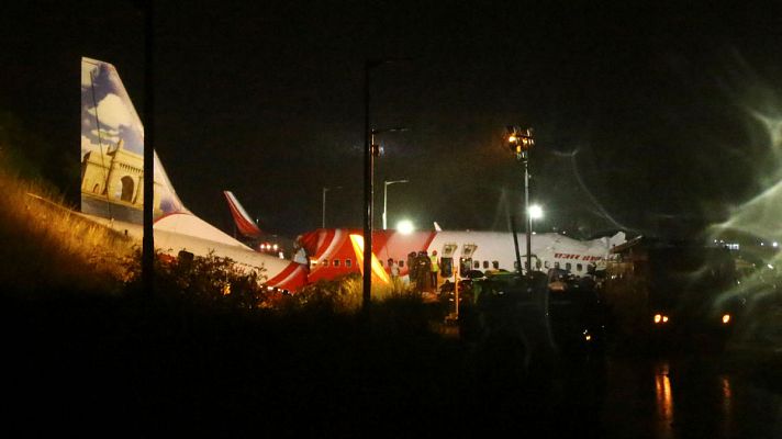 La tarde en 24h - Un avión con 191 pasajeros se estrella en Calcuta al aterrizar