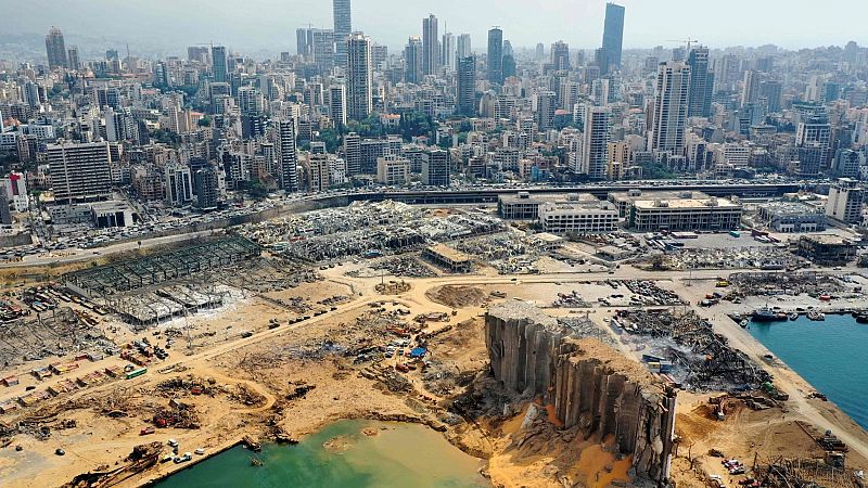 Veinte trabajadores del puerto de Beirut detenidos por presunta negligencia, mientras el presidente del Líbano no descarta "una intervención externa" en la explosión