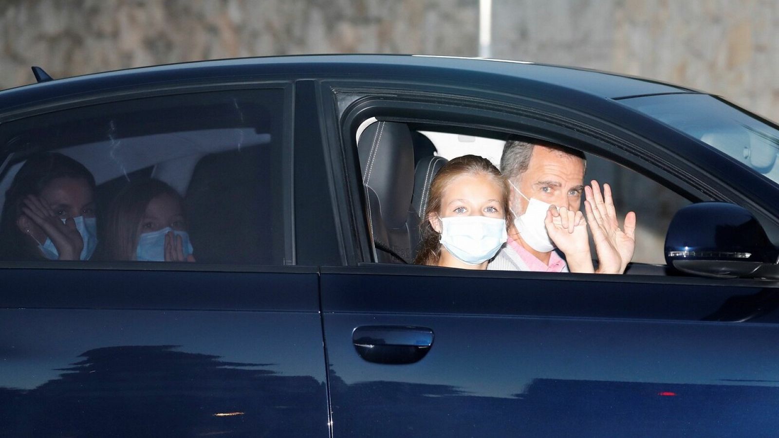 La familia real comienza su estancia en el Palacio de Marivent en Palma