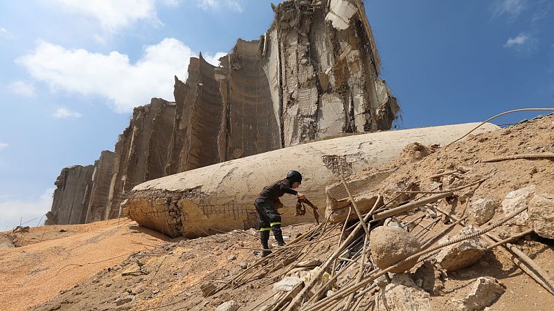 El Gobierno investiga las causas de la explosión en el puerto de Beirut y no descarta una "injerencia extranjera"