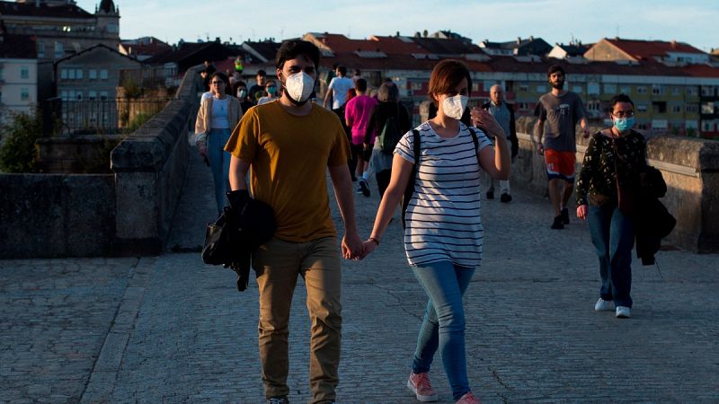 A Coruña cierra el ocio nocturno y prohíbe las visitas a residencias ante el aumento de contagios