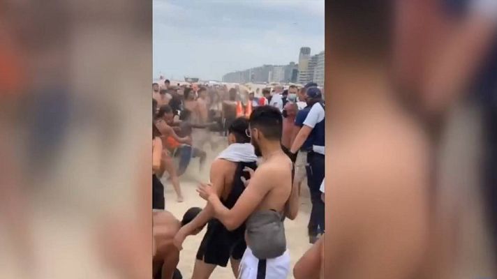 Telediario 1 - Batalla campal en una playa de Bélgica por unos jóvenes que no guardaban las medidas contra el coronavirus