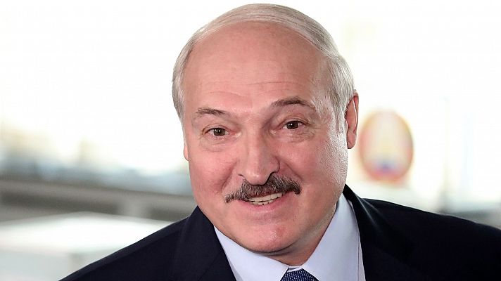 Telediario 1 - Los sondeos a pie de urna otorgan un sexto mandato al presidente de Bielorrusia, Alexandr Lukashenko