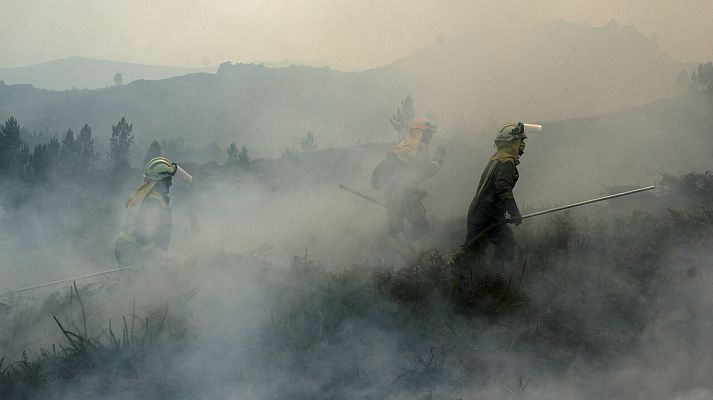 El incendio de Lobios (Ourense) sigue activo