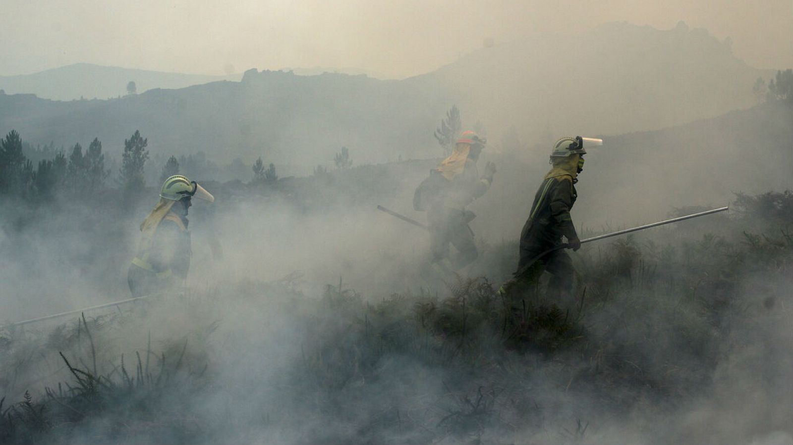 El incendio de Lobios (Ourense) sigue activo con 400 hectáreas calcinadas